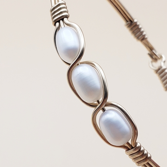 Beautiful 3 Freshwater Pearl Gold Bangle - Picture 3 of 10